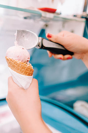 Confectioner selling ice cream