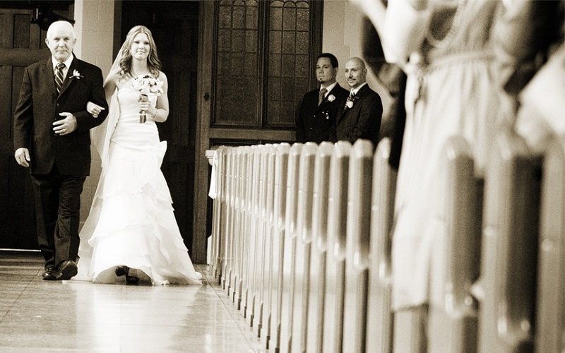 father walking daughter down the isle