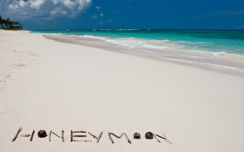honeymoon sand