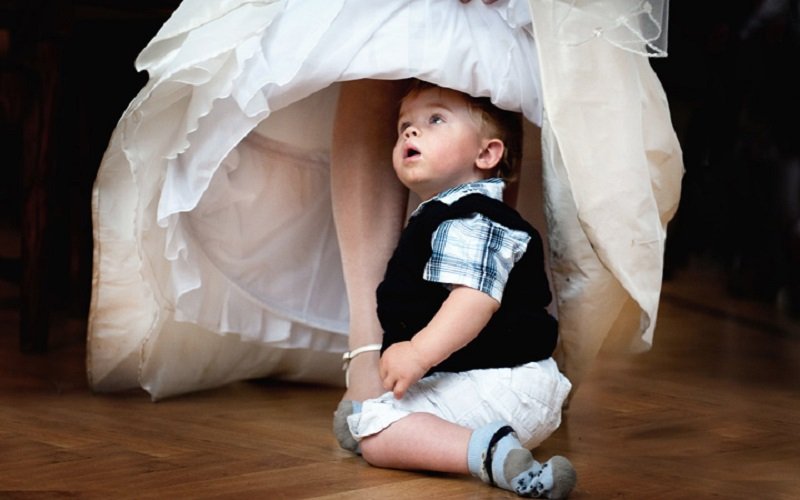 Daddy steps in as flower girl