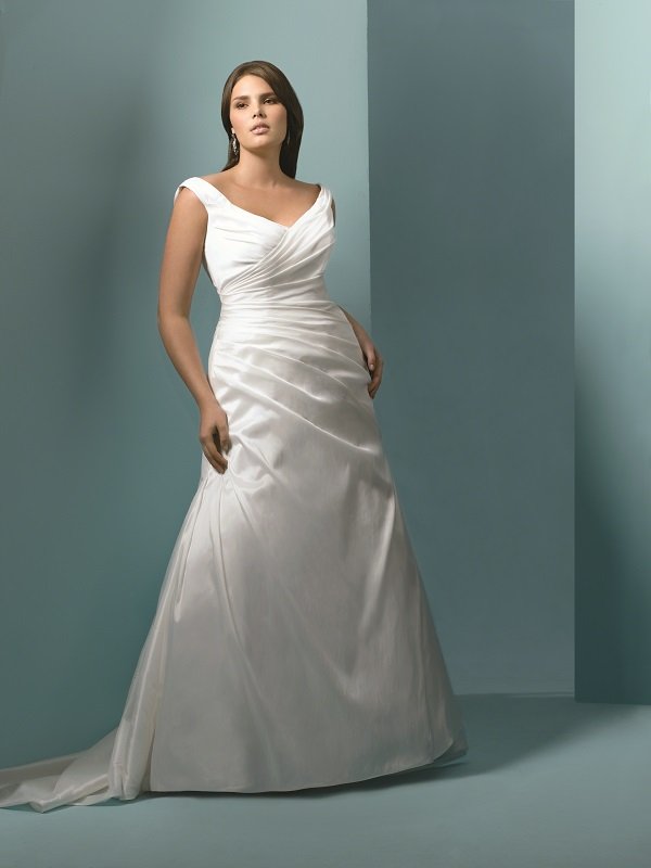 Guide To Plus Size Wedding  Dress  Styles  for Curvy  Brides 