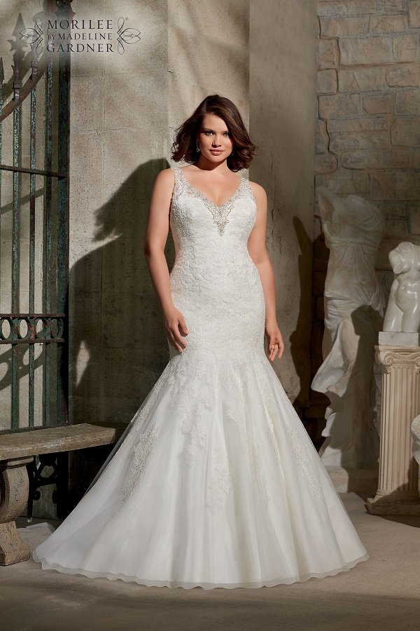 Guide To Plus Size Wedding Dress Styles for Curvy Brides | Wedding Journal