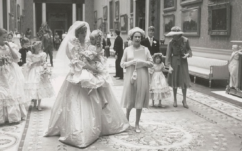 Unseen photos of Charles and Diana’s wedding up for auction