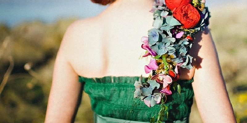Don’t want to carry a traditional bouquet? Go hands free