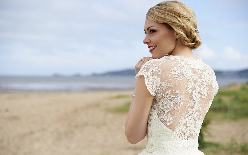 How to choose a wedding dress that flatters your body shape