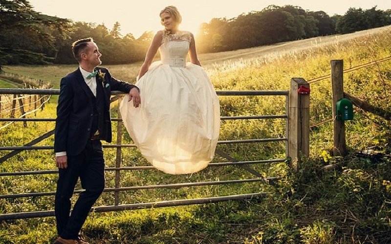 Throw a country chic wedding