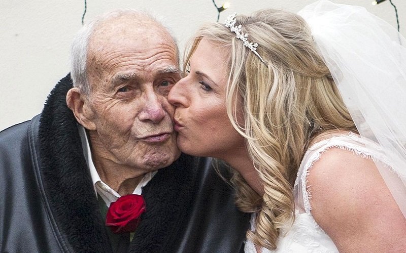 104-year-old grandfather becomes oldest ‘father of the bride’