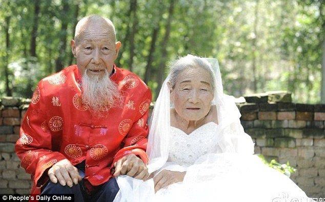 A 102 Year Old Man And His Wife Finally Have Wedding Photo Shoot Wedding Journal