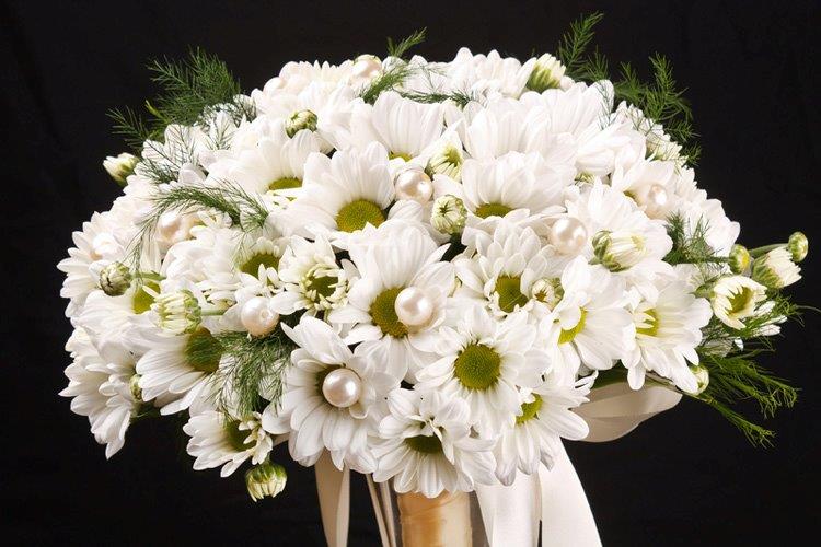 A Guide To The Most Popular Wedding Flowers By Season | Wedding Journal