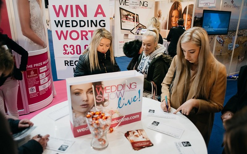 girls signing up to competitions at the Wedding Journal Show