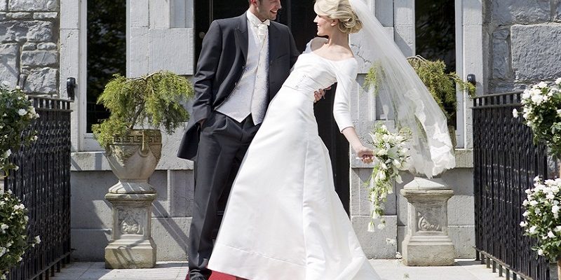 bride and groom in front of Annebrook House