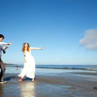 Garryvoe-Hotel-Couple-On-Beach