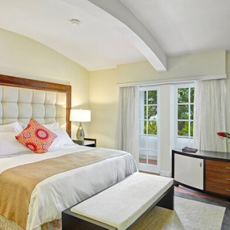 Elegant-Hotel-Bed
