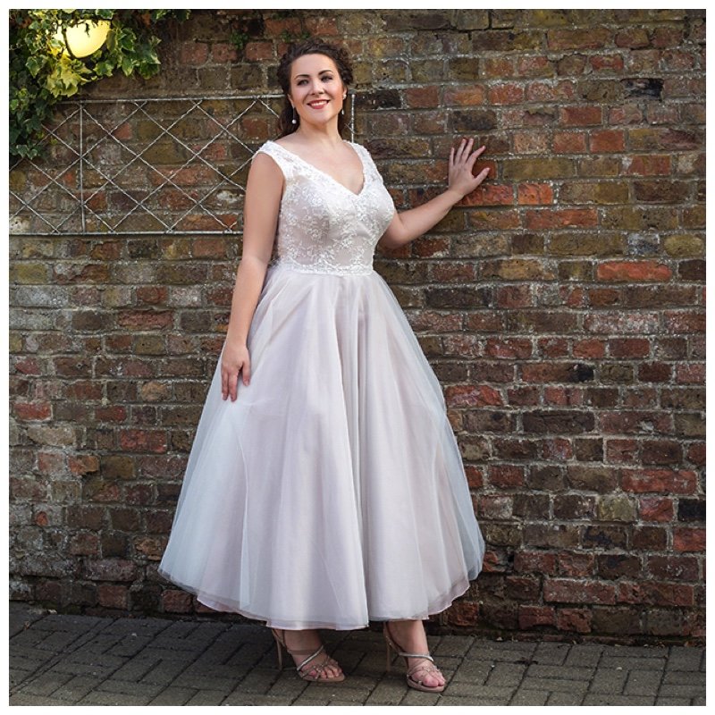 15 Curvy Wedding Dresses