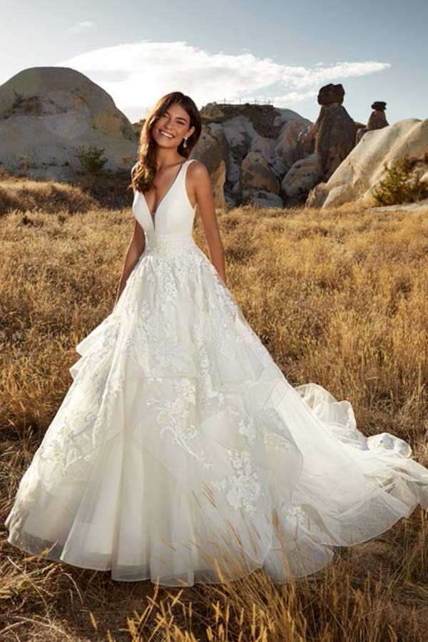 How to Choose the Best Wedding Dress Style for your Body Shape? – Son de  Flor