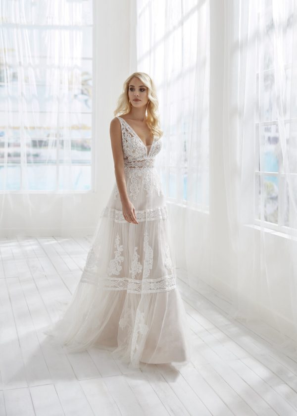 How To Choose The Perfect Wedding Dress For Your Body Shape