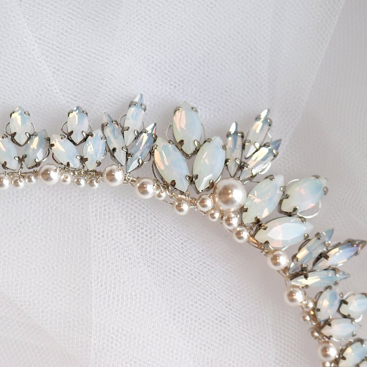12 Meaningful Ways To Wear Your Birthstone On Your Wedding Day ...