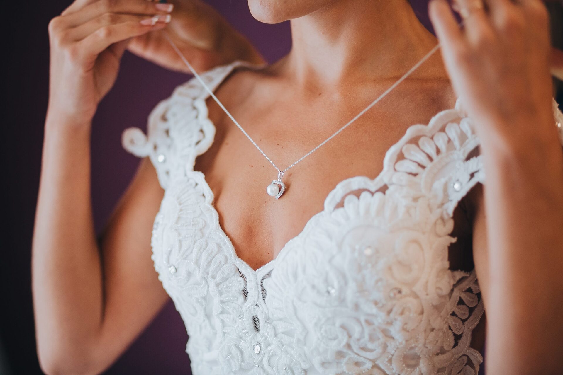 Graceful Necklines: Choosing the Perfect Necklace for a Boat Neck Dres