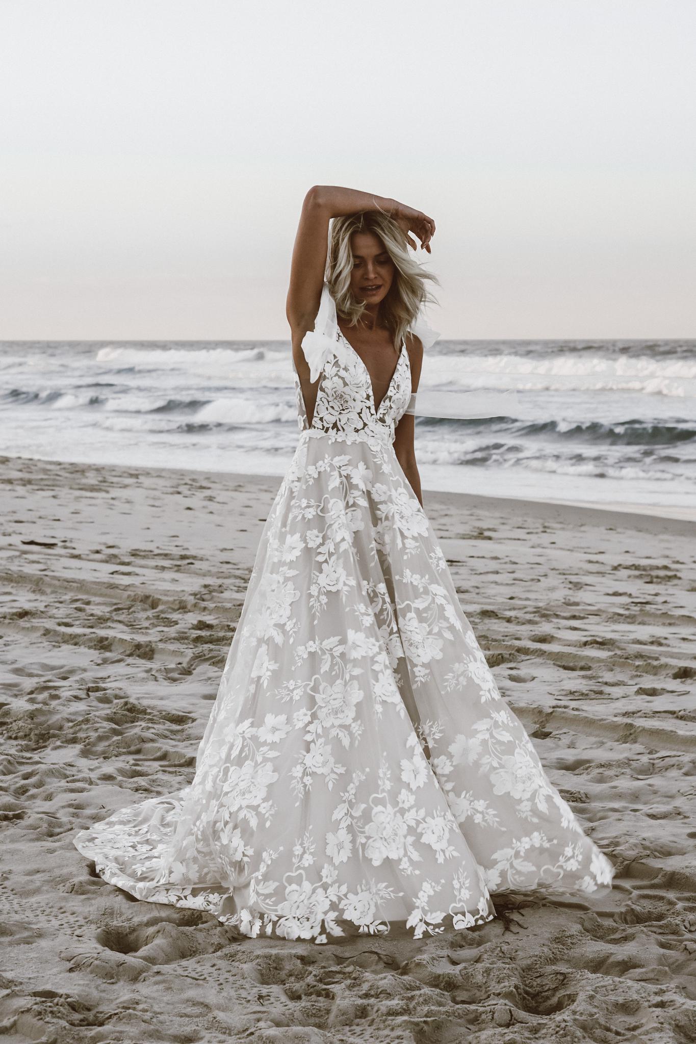 Sterling Photography  Elegant wedding dress, Wedding reception dress,  Wedding dresses